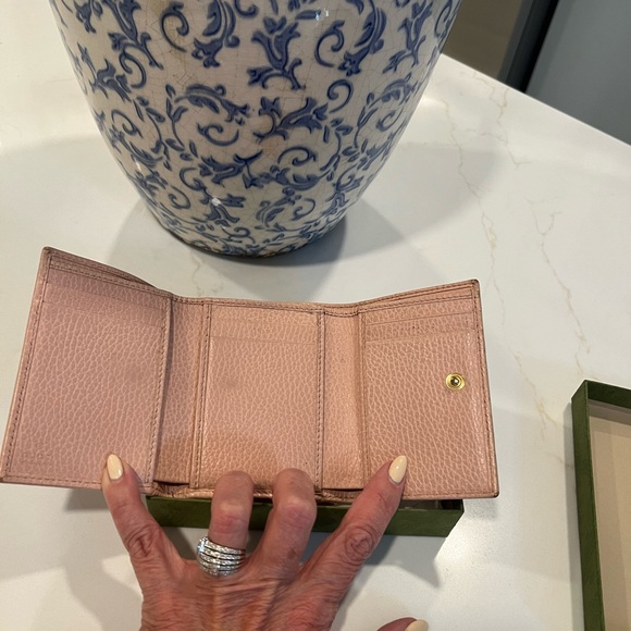 EIC Gucci wallet in pink with box - Picture 4 of 6